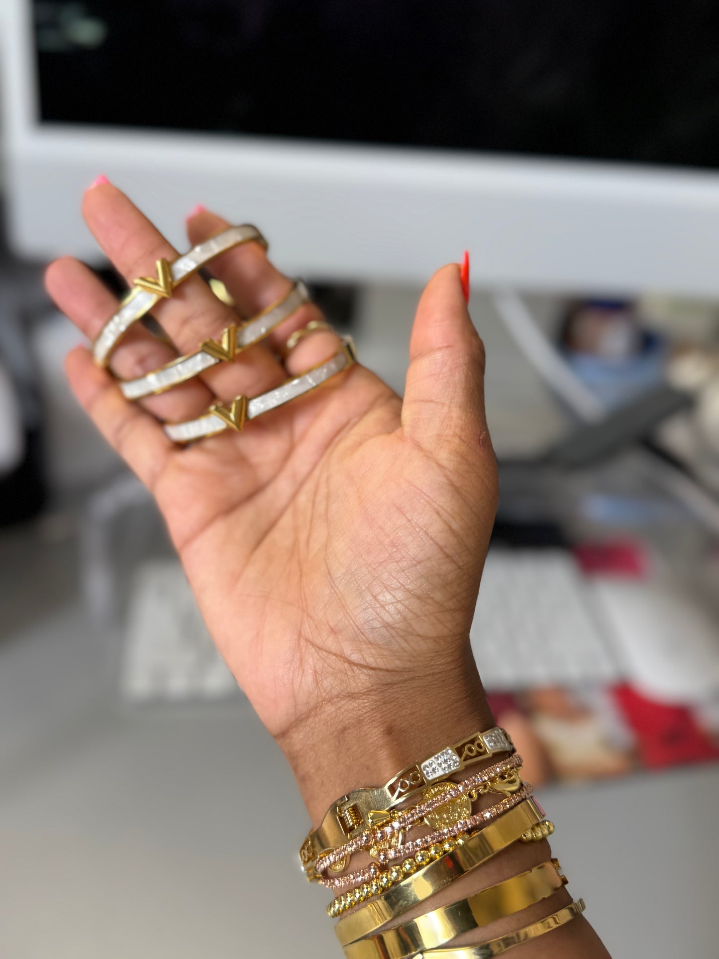 V-style Gold Bangle