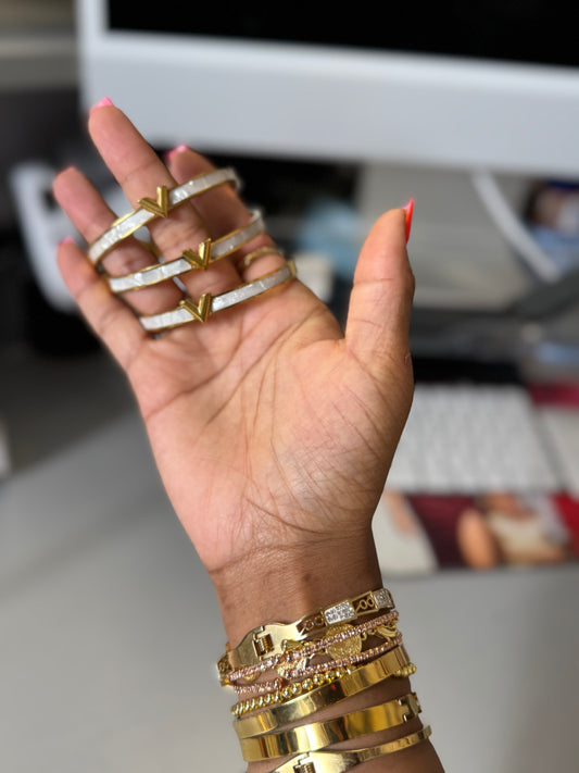 V-style Gold Bangle